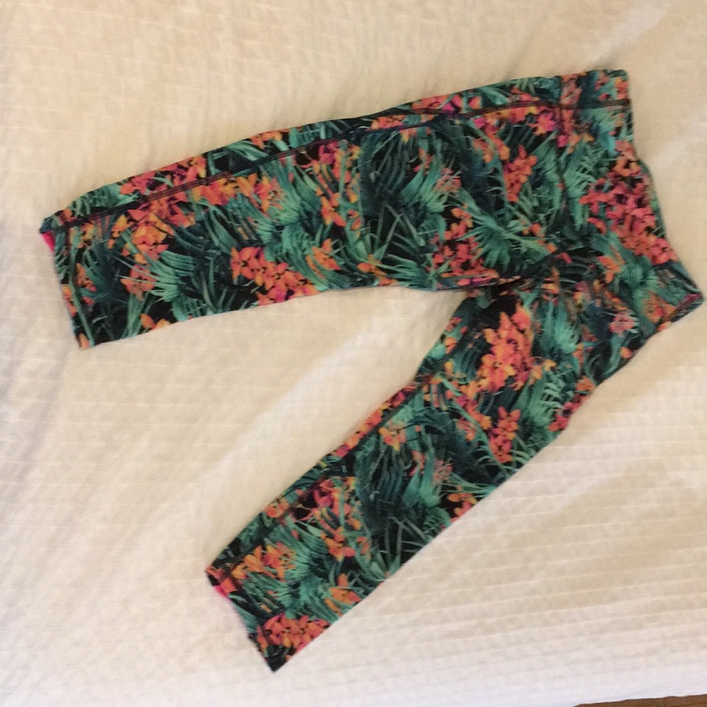 Tropical athletic compression legging crops